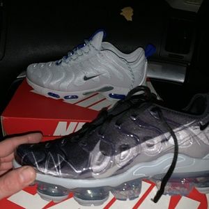 Nike vapormaxx plus. Navy blue and gray